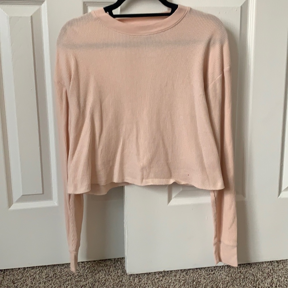 Light pink long sleeve cropped shirt